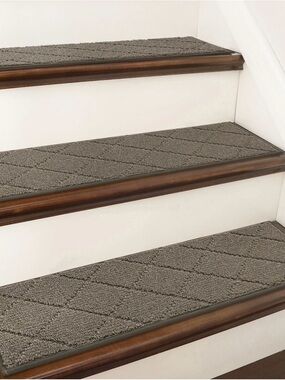 Taupe Diamond-Pattern Stair Tread - Home Accents